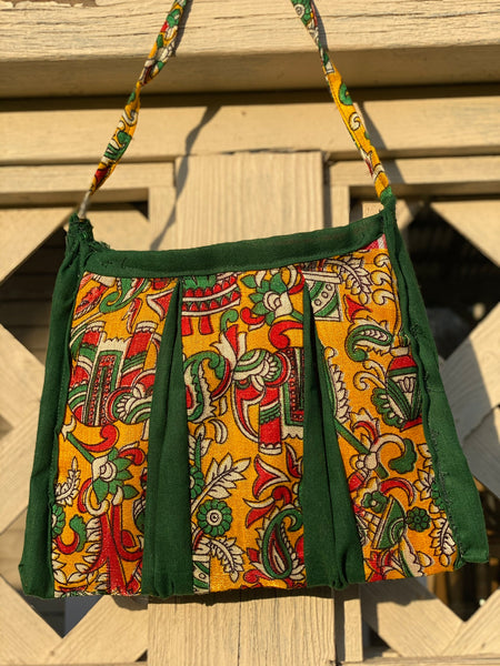 HandBags: Madhubani Wristlet Green
